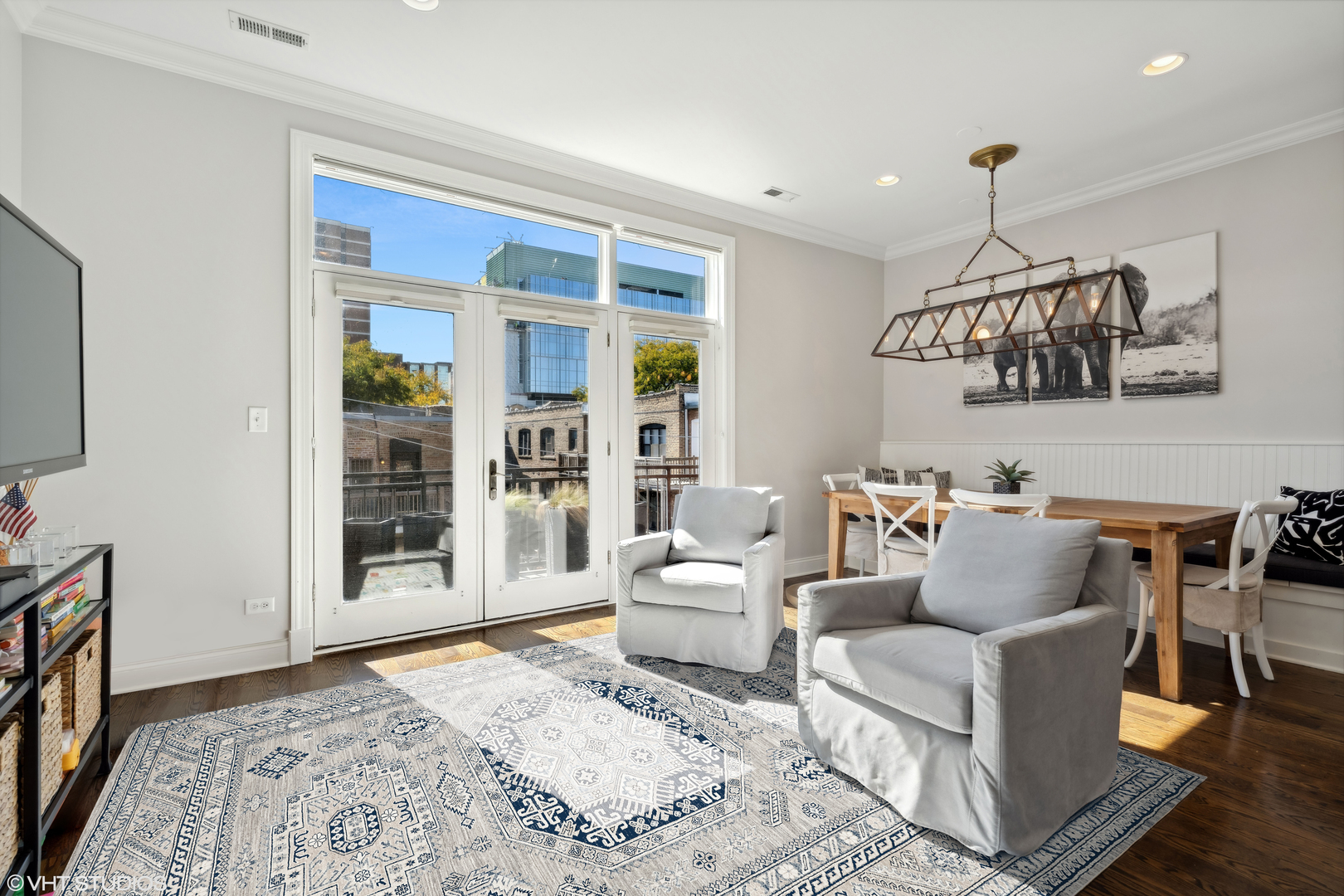 851 W Fletcher Street Unit: 3