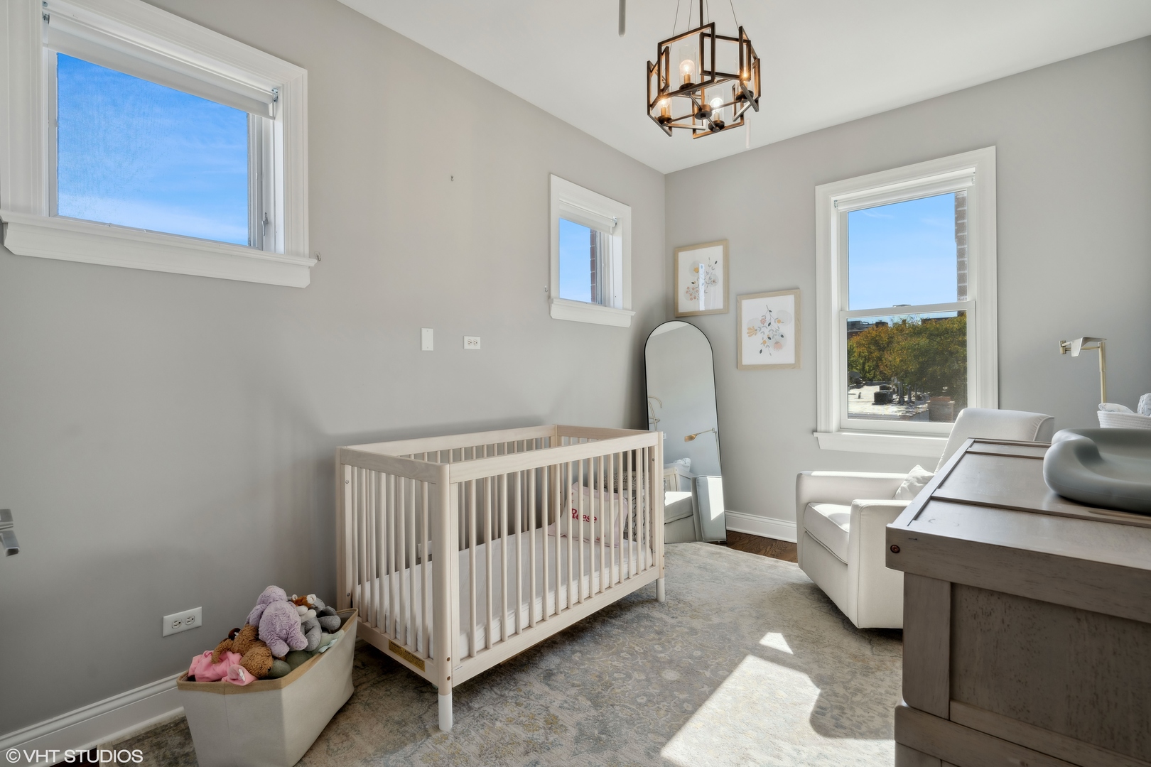 851 W Fletcher Street Unit: 3