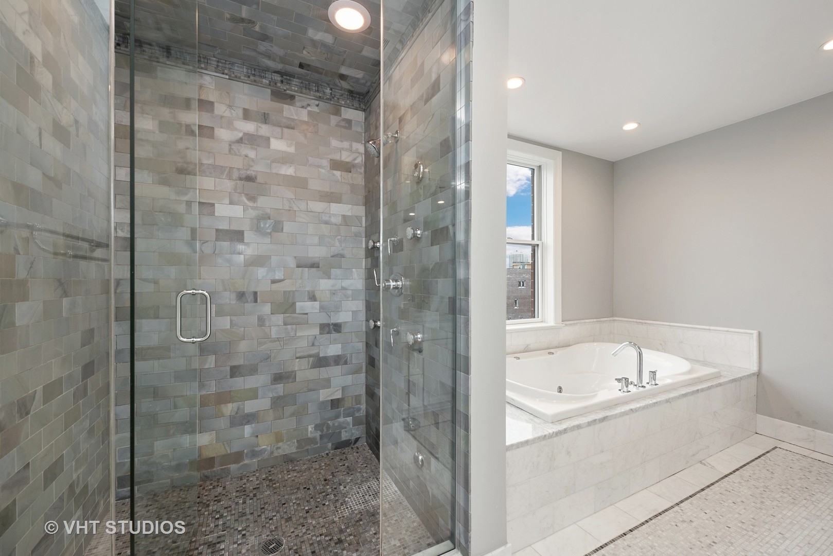 851 W Fletcher Street Unit: 3