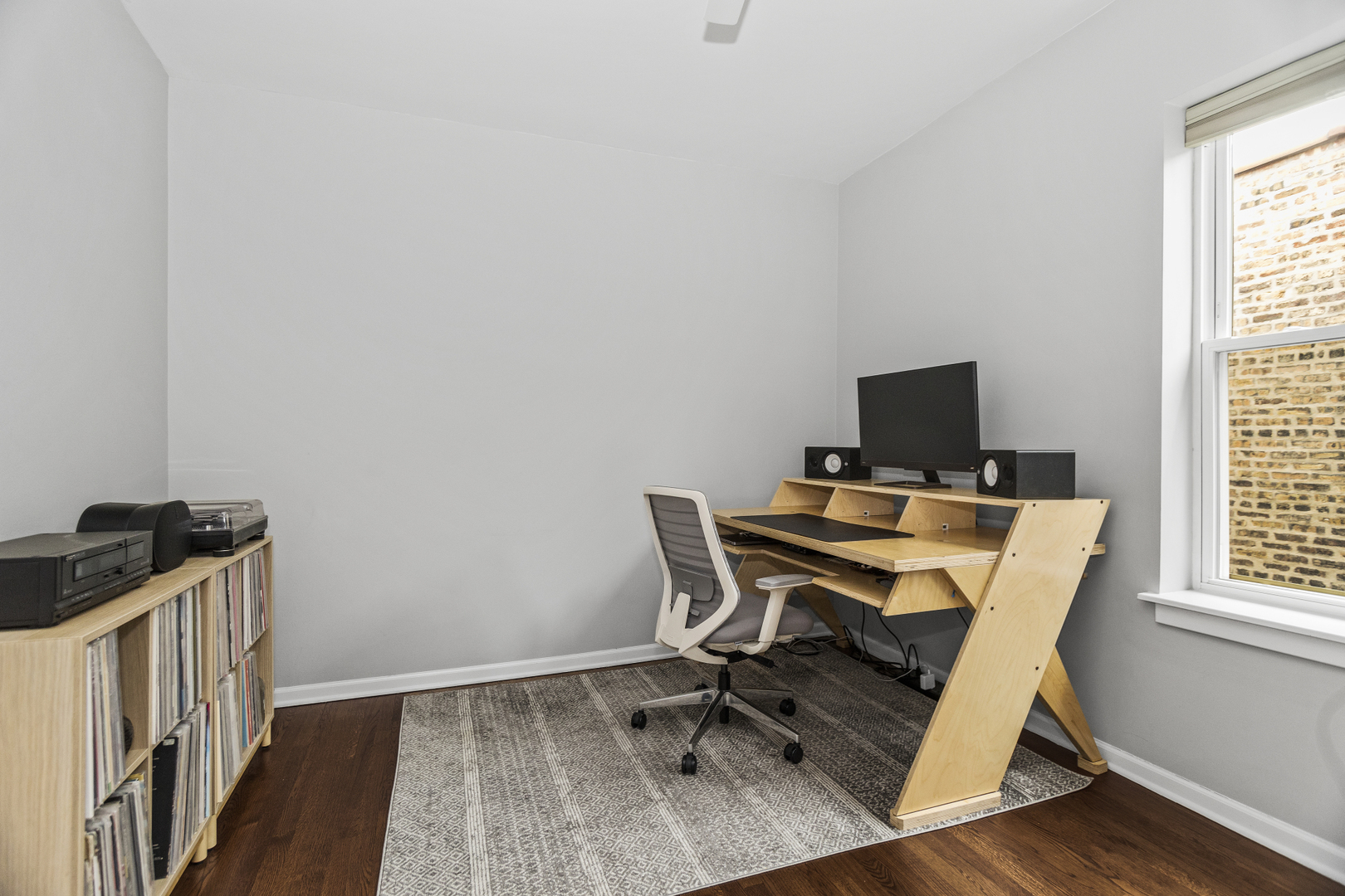 2634 W Iowa Street Unit: 4