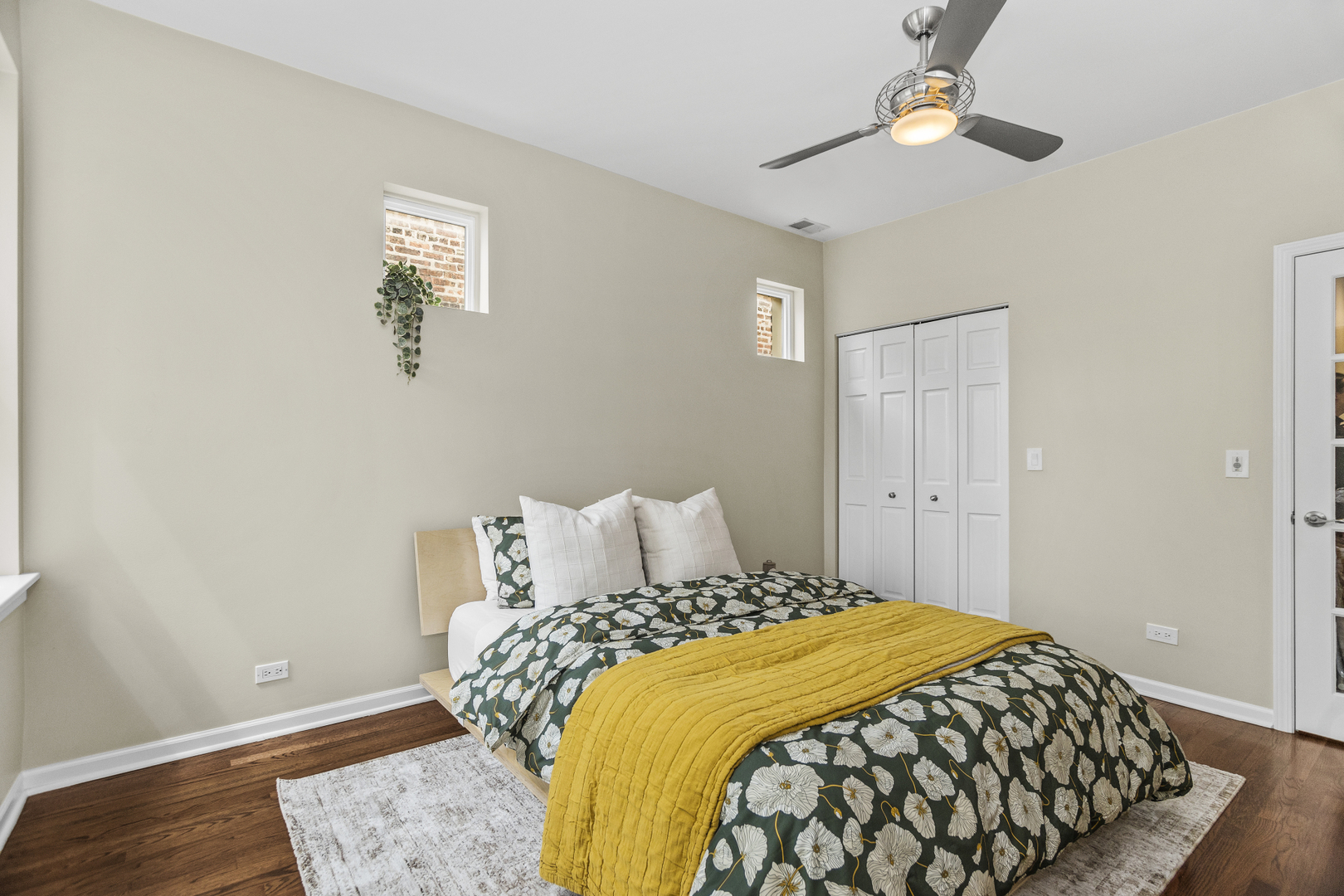 2634 W Iowa Street Unit: 4
