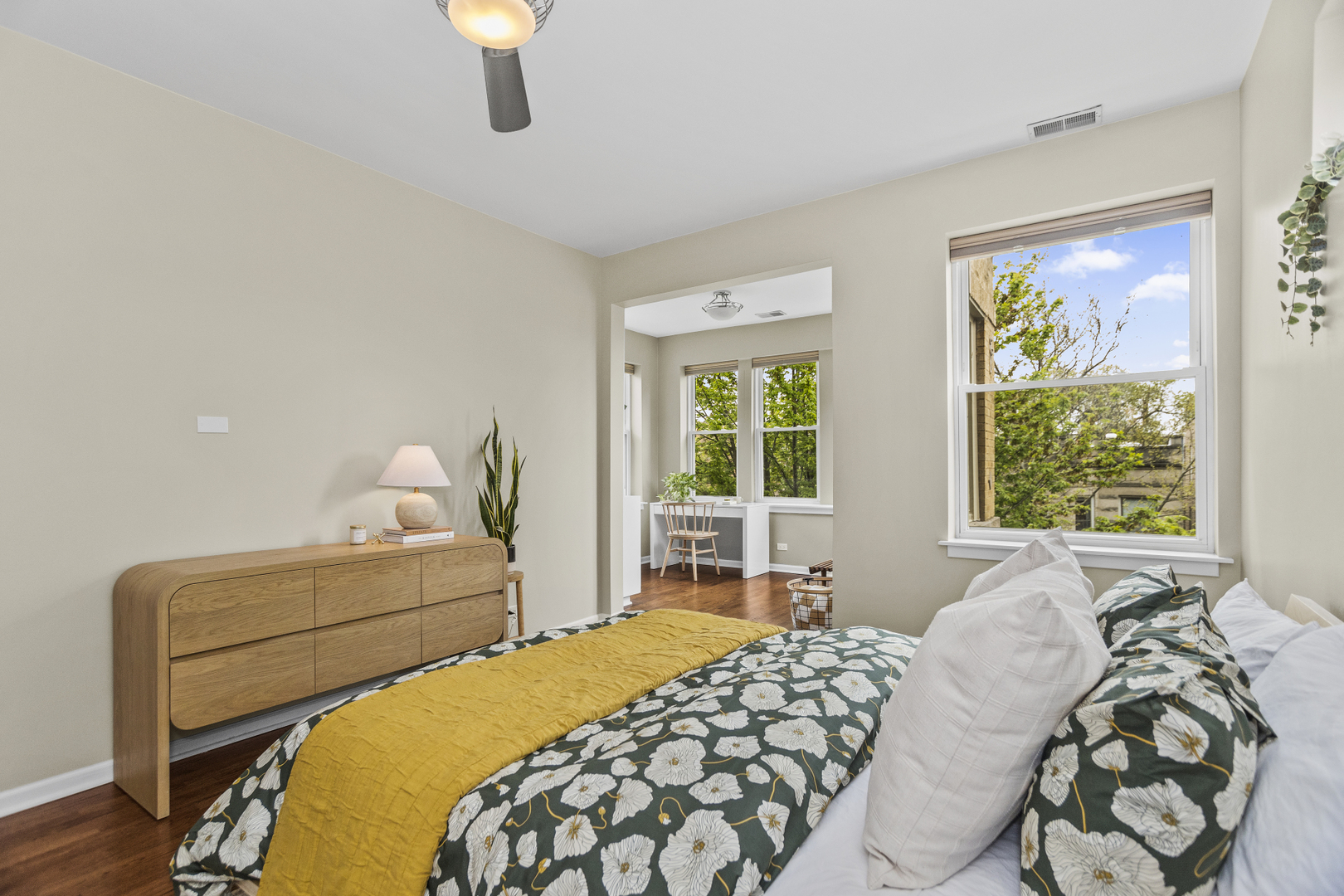 2634 W Iowa Street Unit: 4