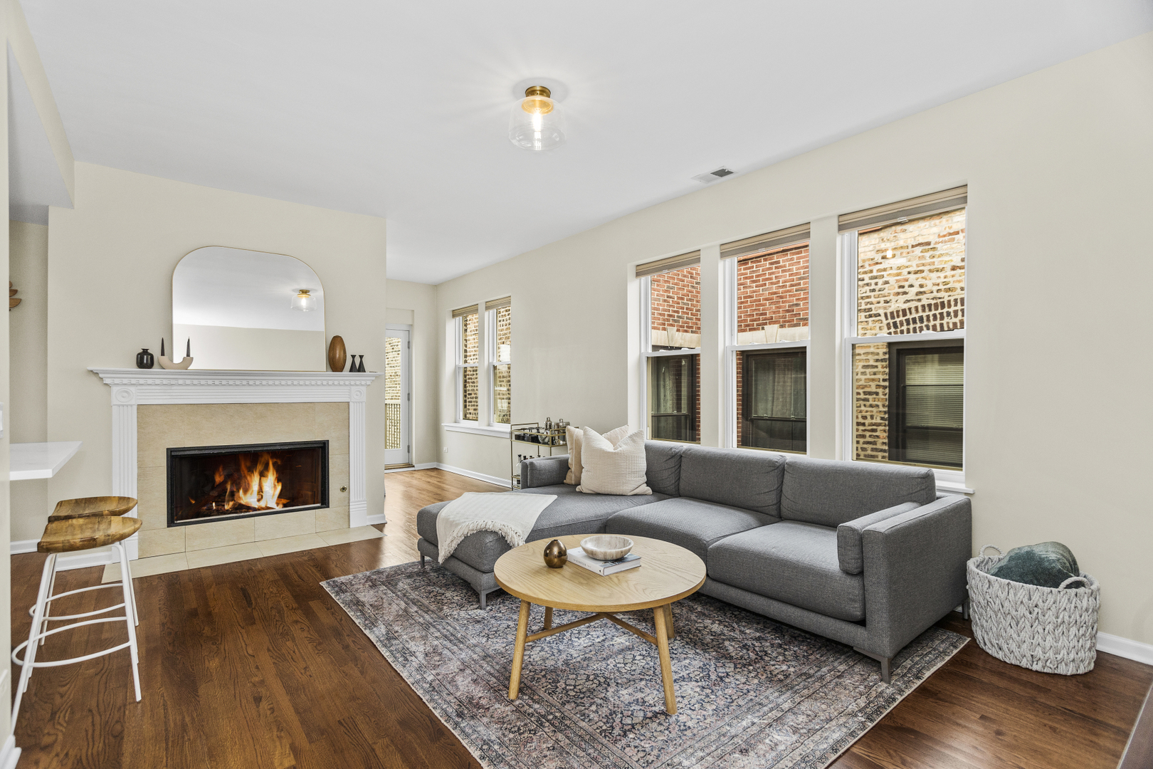 2634 W Iowa Street Unit: 4