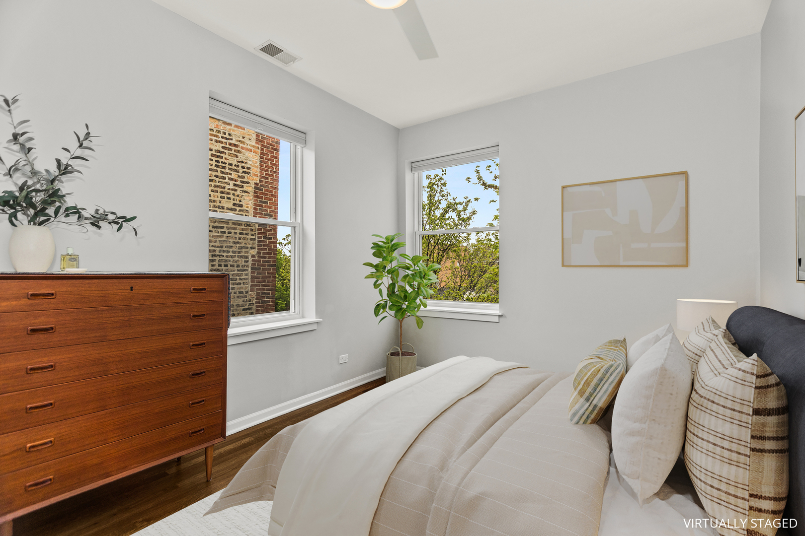 2634 W Iowa Street Unit: 4