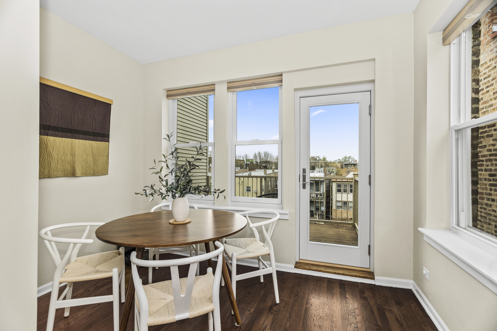 2634 W Iowa Street Unit: 4