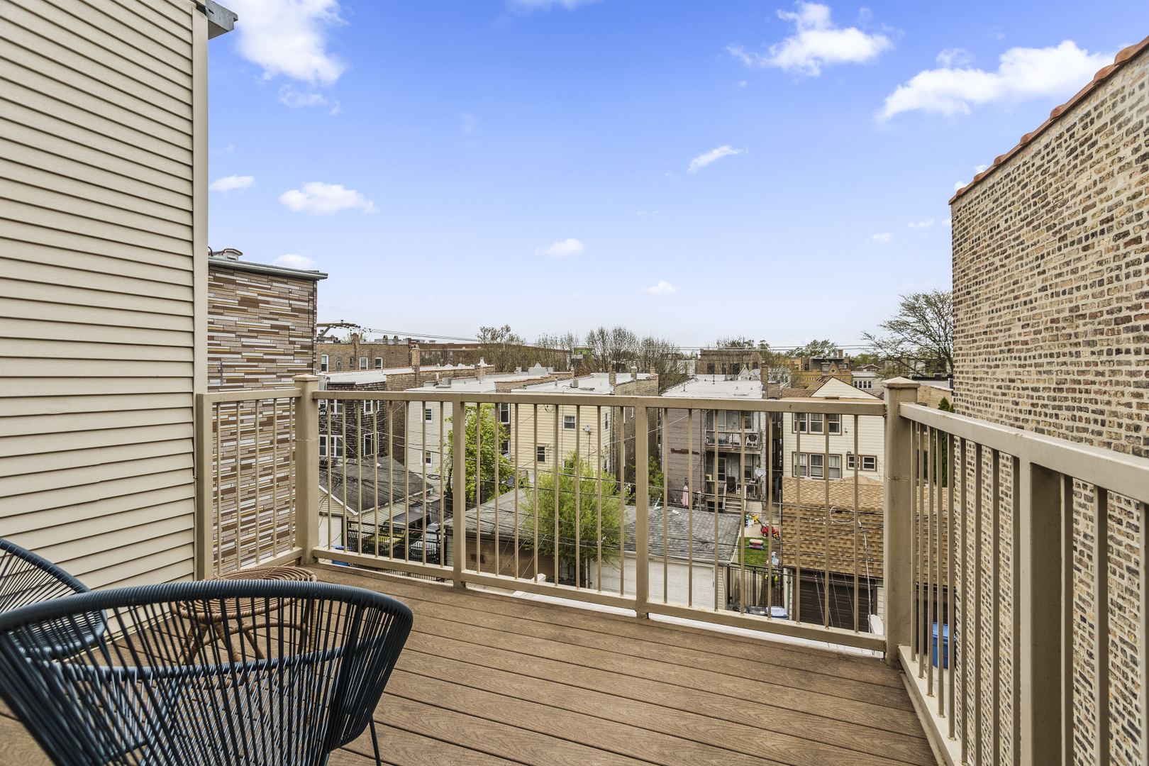 2634 W Iowa Street Unit: 4