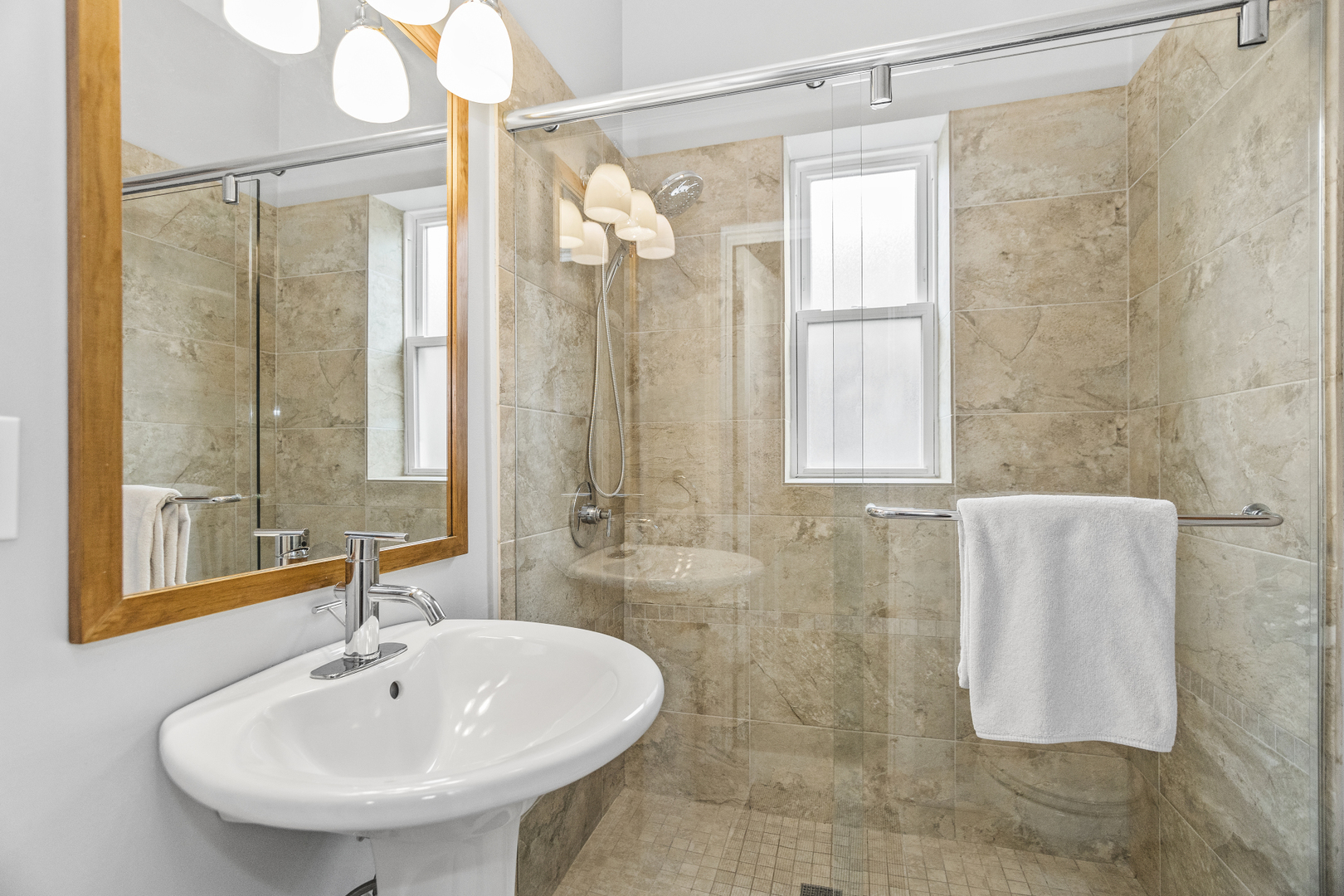 2634 W Iowa Street Unit: 4
