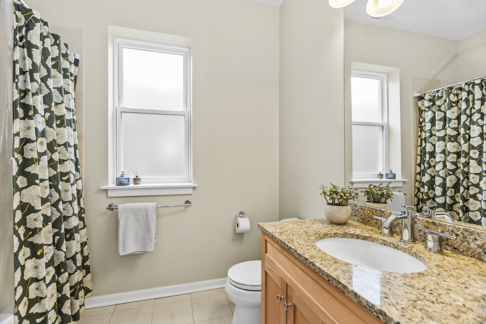 2634 W Iowa Street Unit: 4