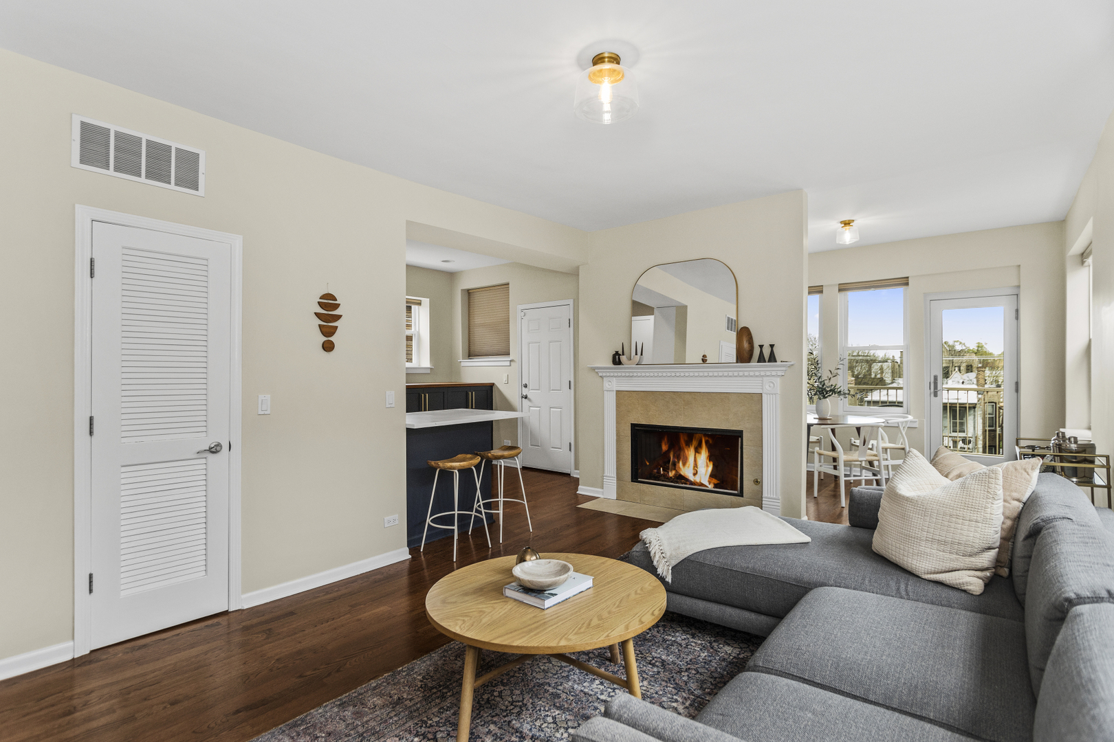 2634 W Iowa Street Unit: 4