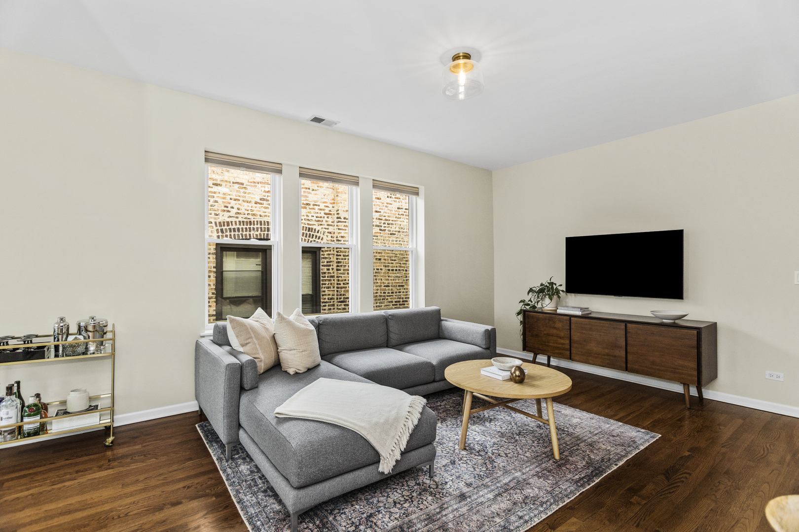 2634 W Iowa Street Unit: 4