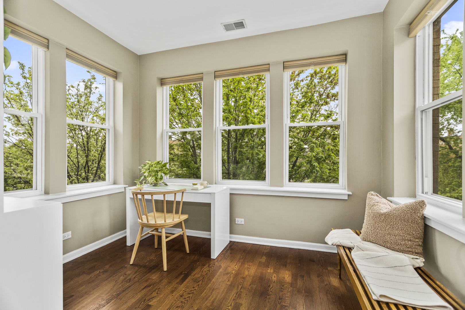 2634 W Iowa Street Unit: 4