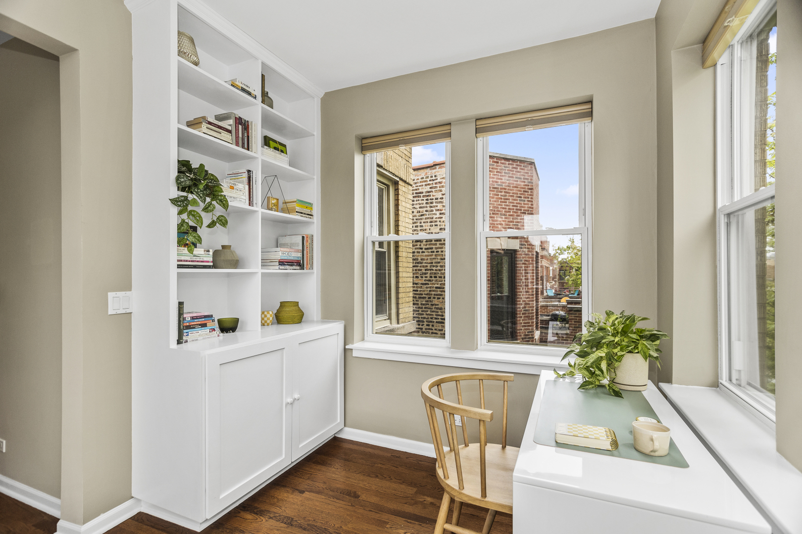 2634 W Iowa Street Unit: 4