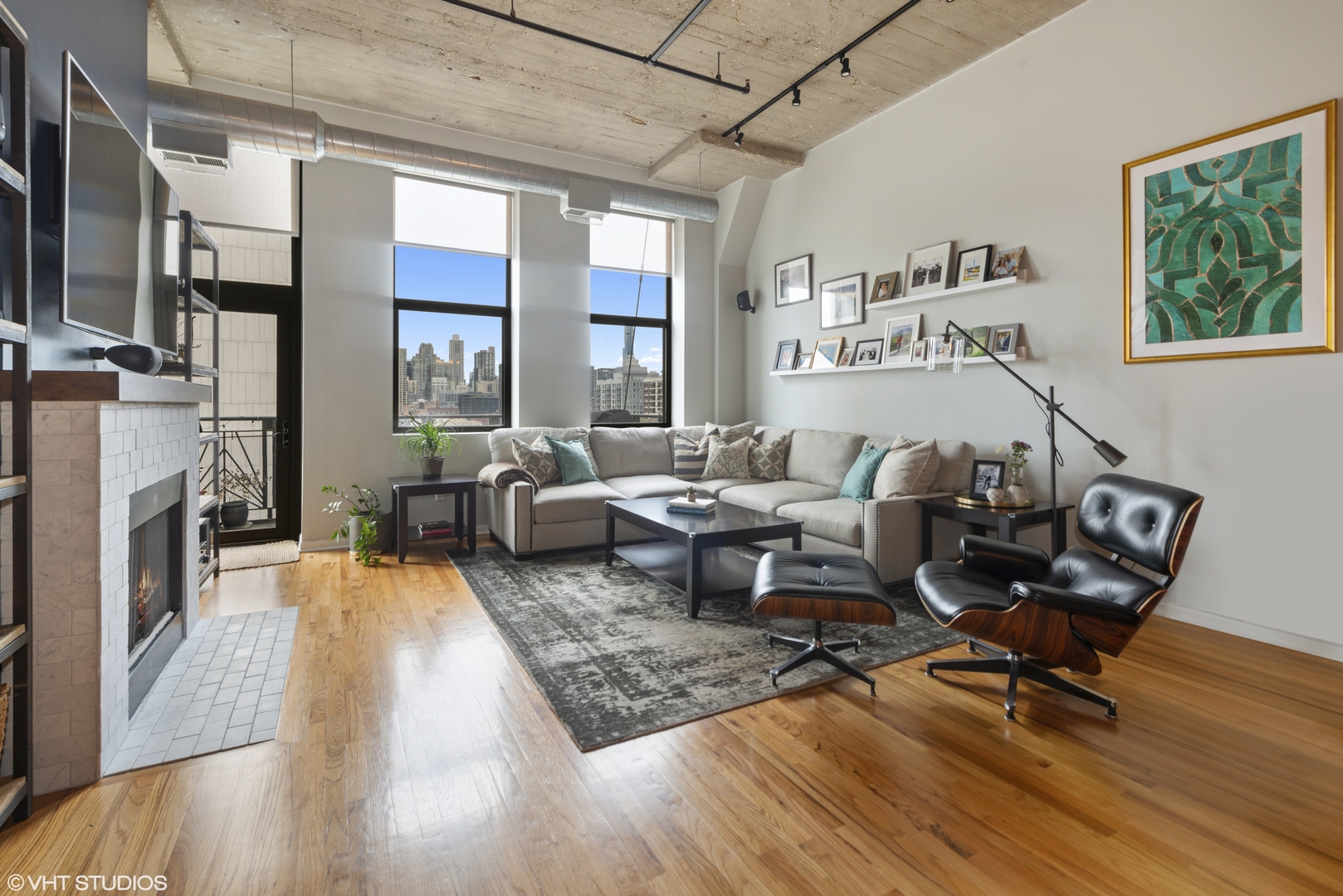 758 N Larrabee Street Unit: 821