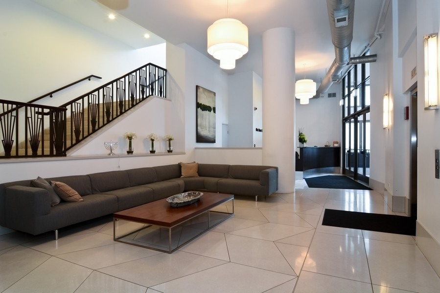 758 N Larrabee Street Unit: 821