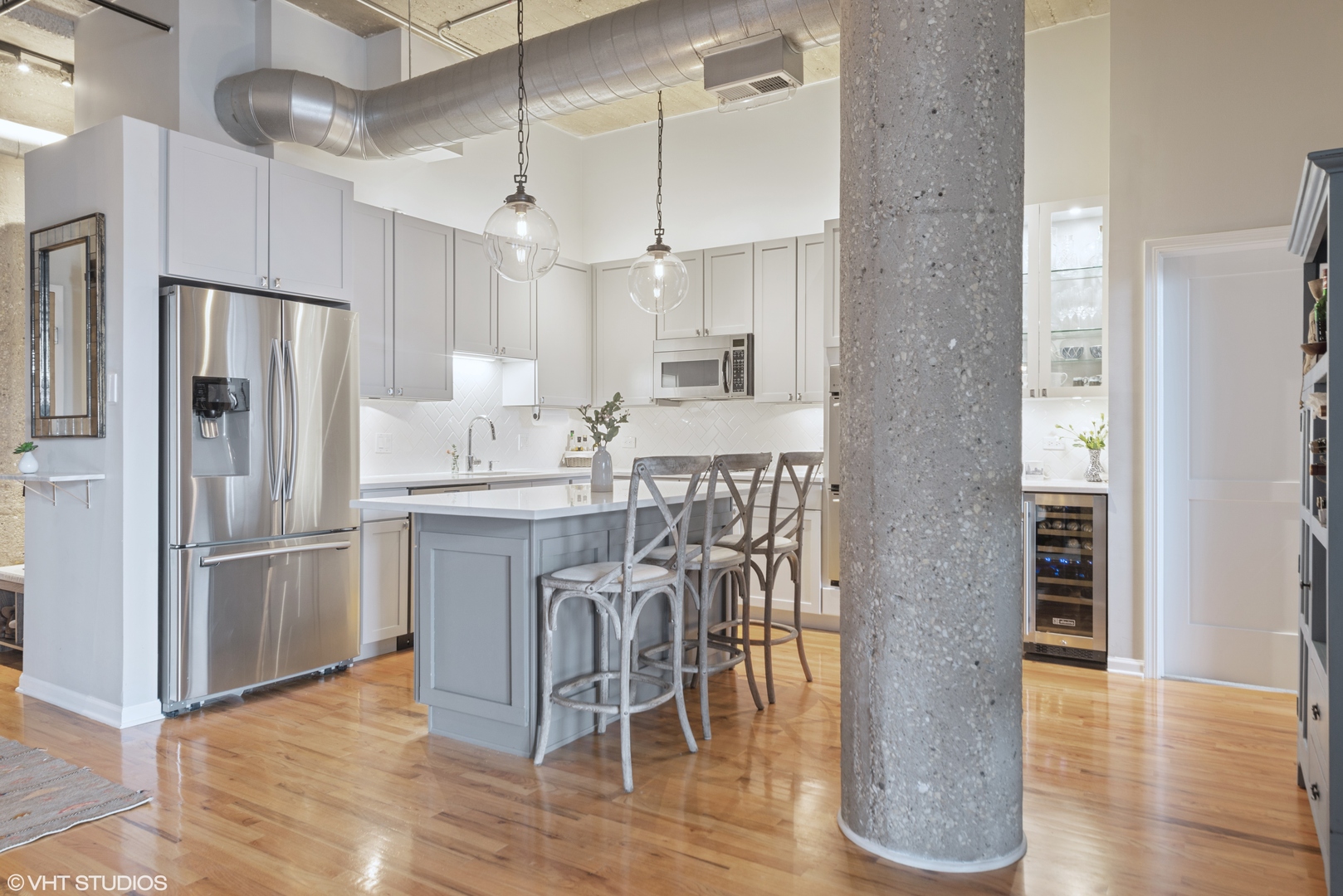758 N Larrabee Street Unit: 821