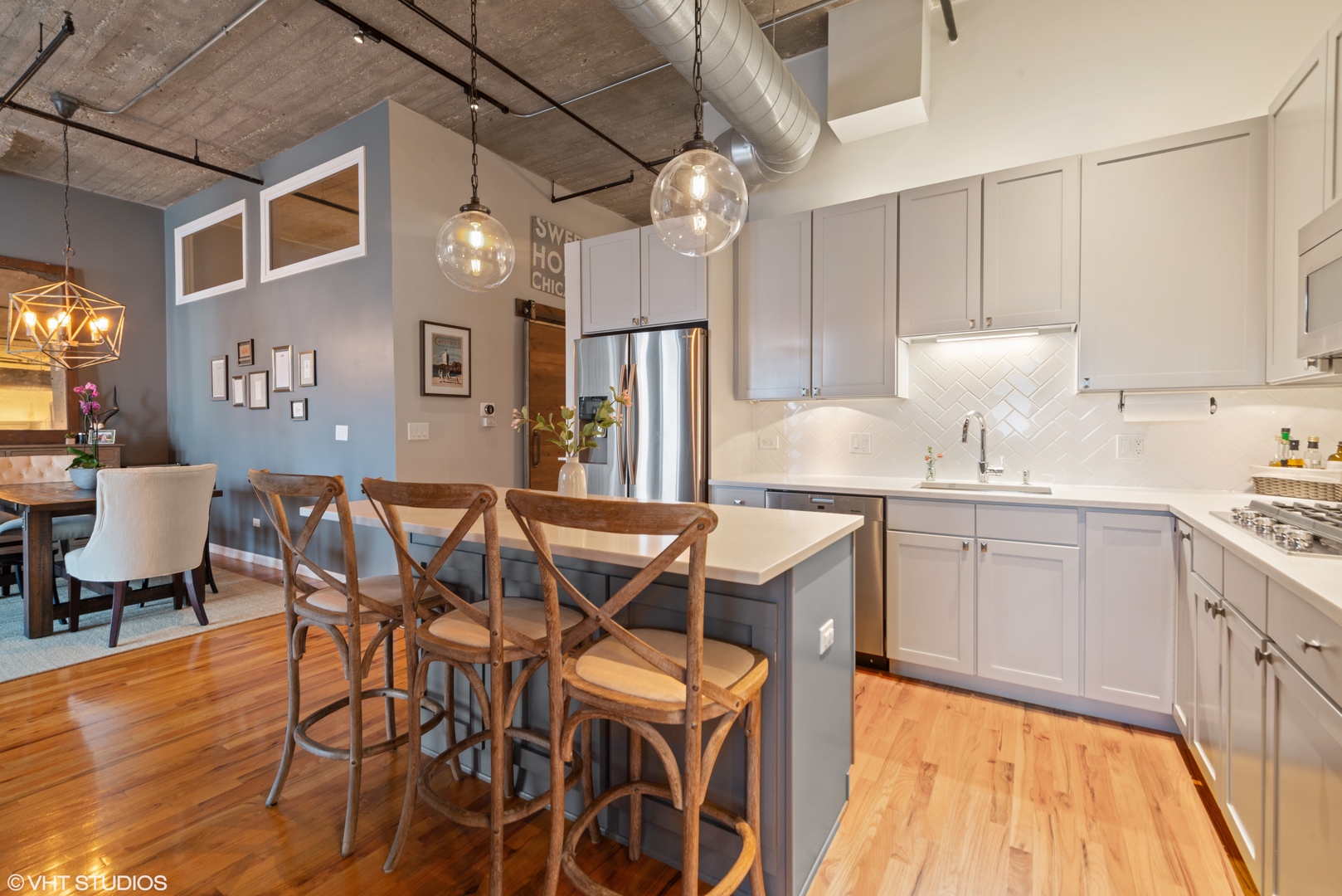 758 N Larrabee Street Unit: 821