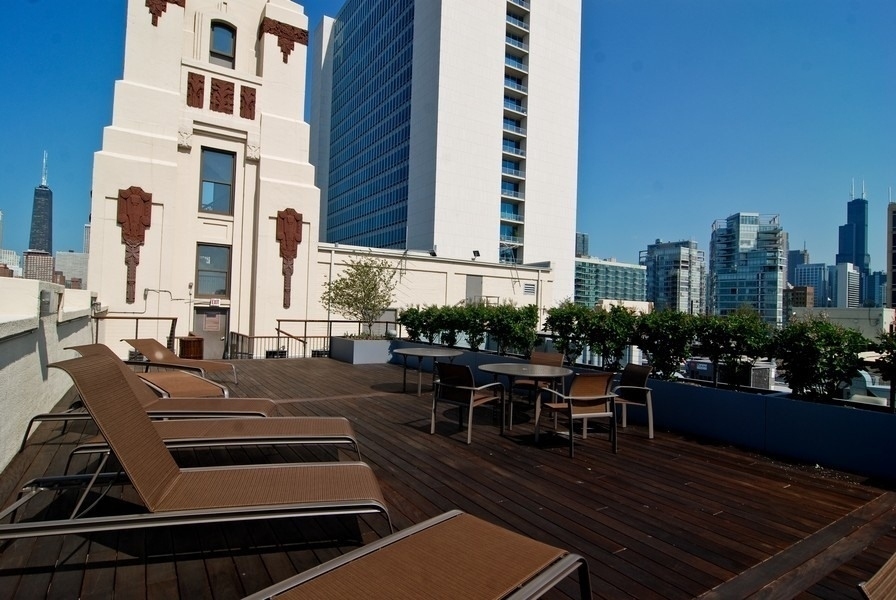 758 N Larrabee Street Unit: 821