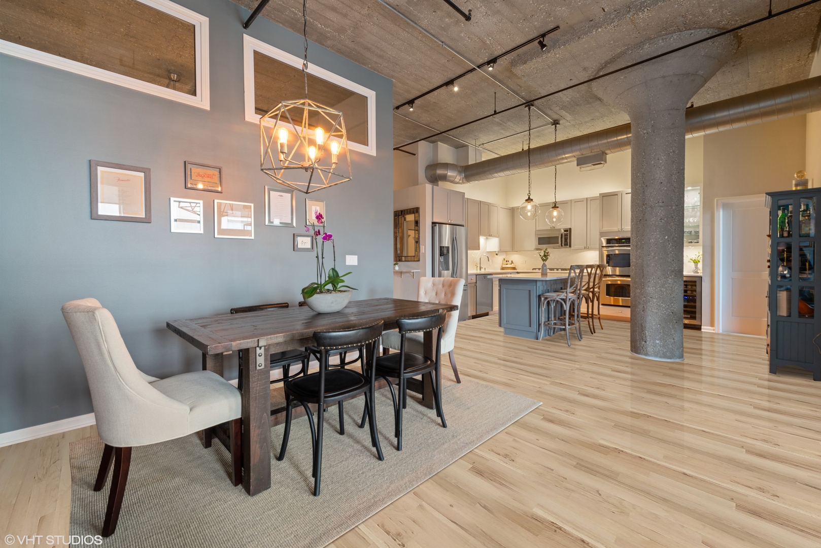 758 N Larrabee Street Unit: 821