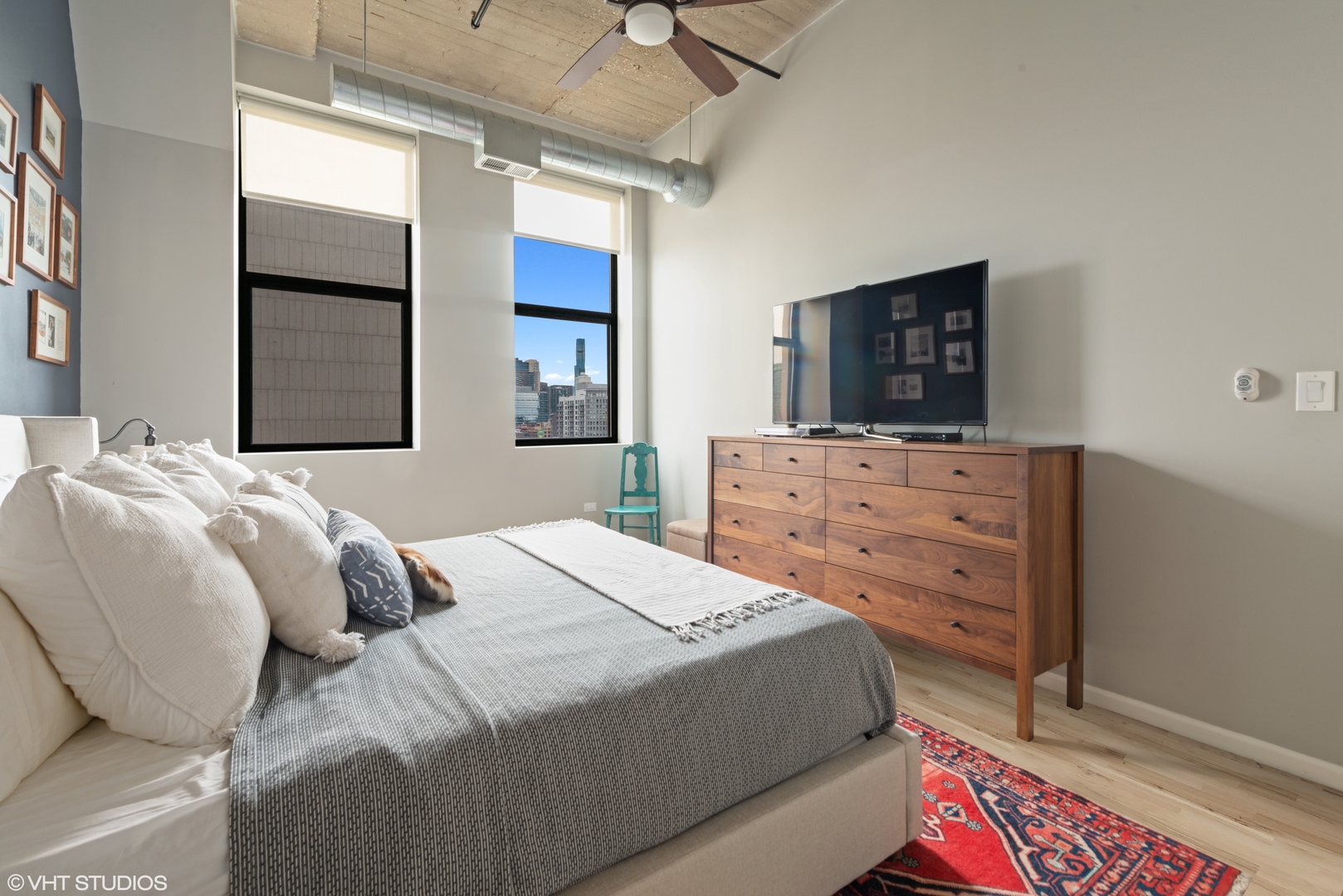 758 N Larrabee Street Unit: 821