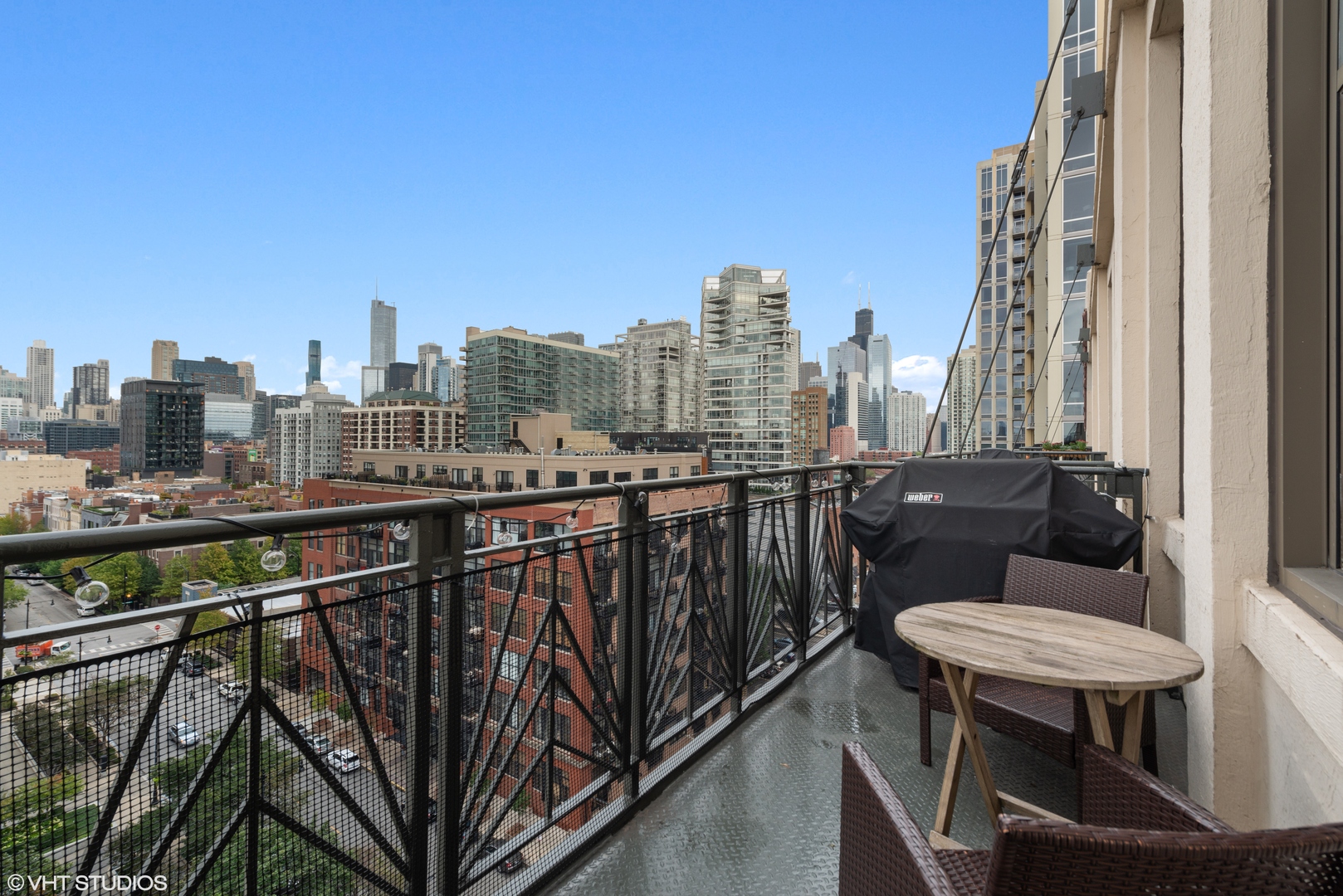 758 N Larrabee Street Unit: 821