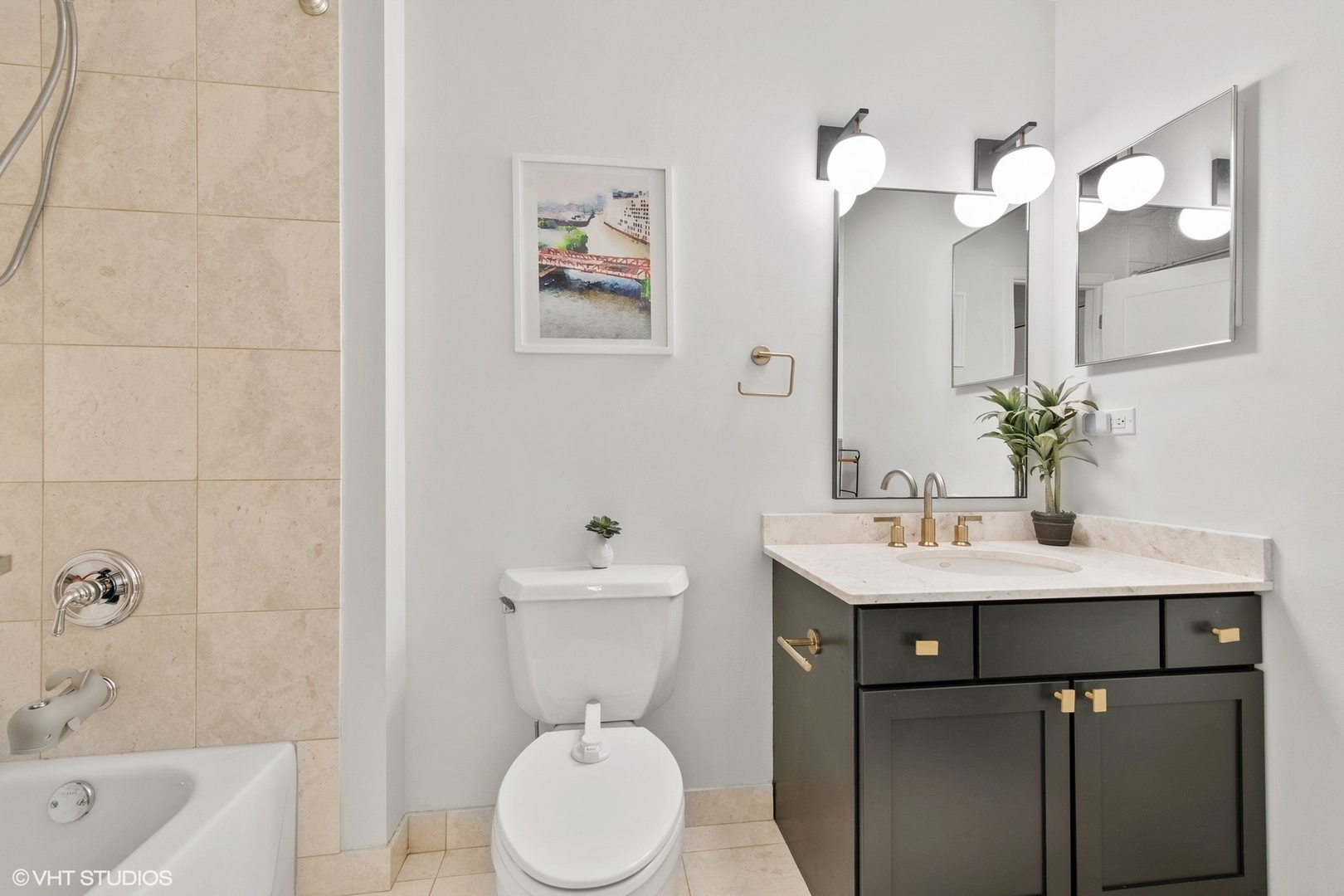 758 N Larrabee Street Unit: 821