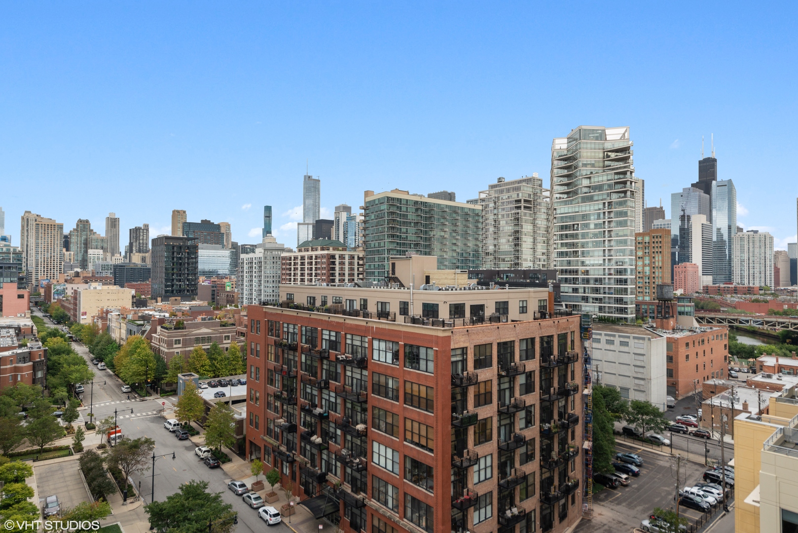 758 N Larrabee Street Unit: 821