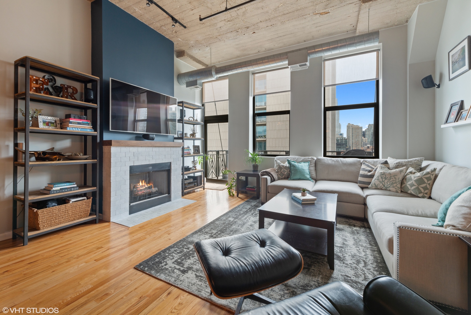 758 N Larrabee Street Unit: 821