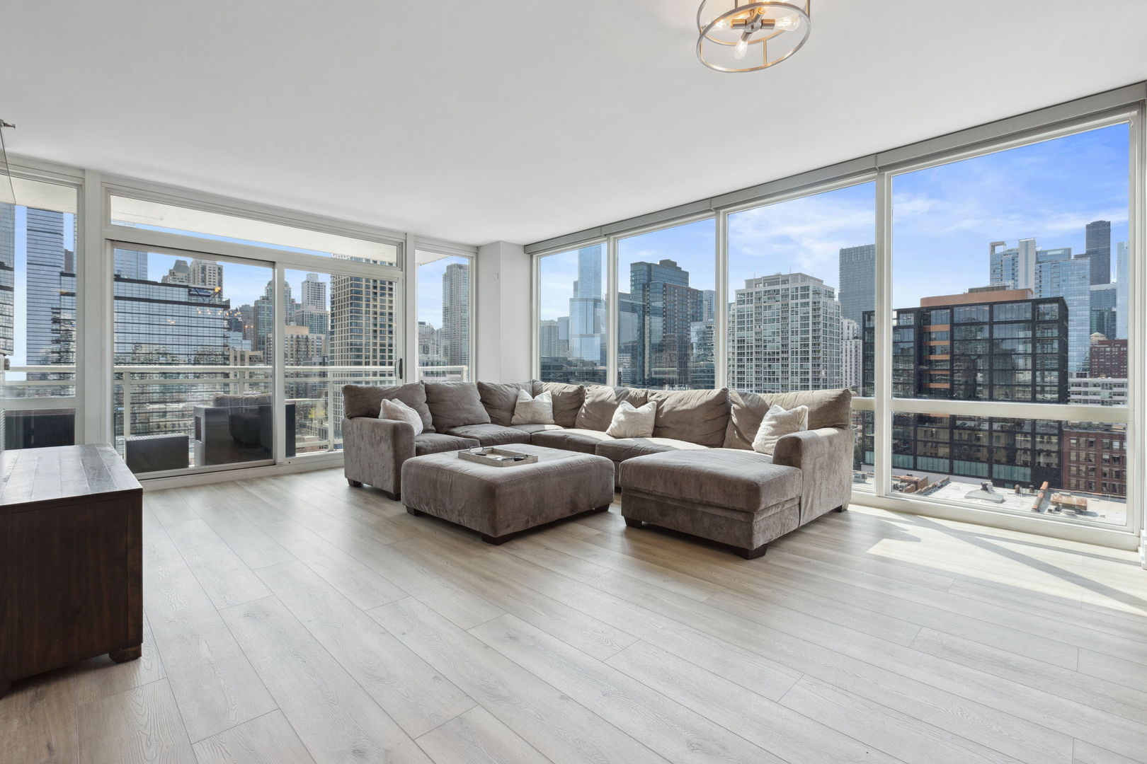 757 N Orleans Street Unit: 1406