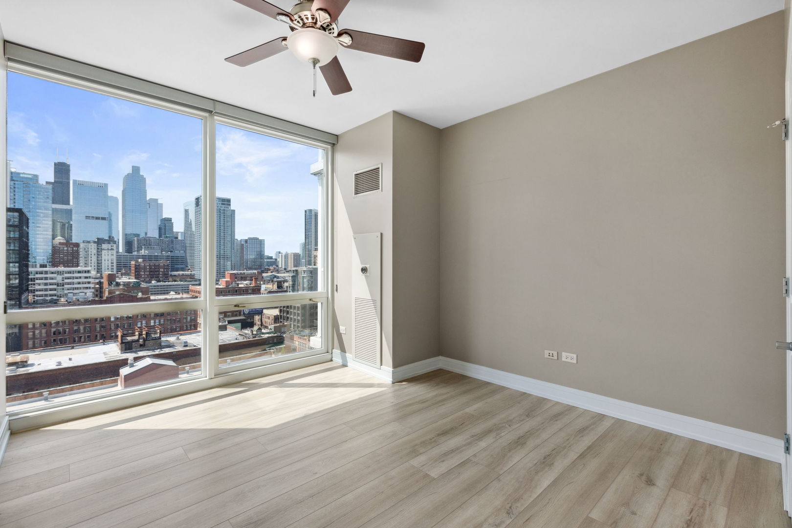 757 N Orleans Street Unit: 1406