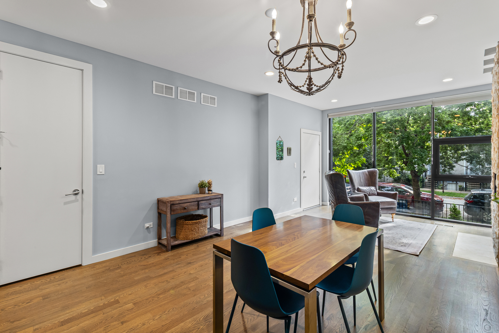 2320 N Hamilton Avenue Unit: 1
