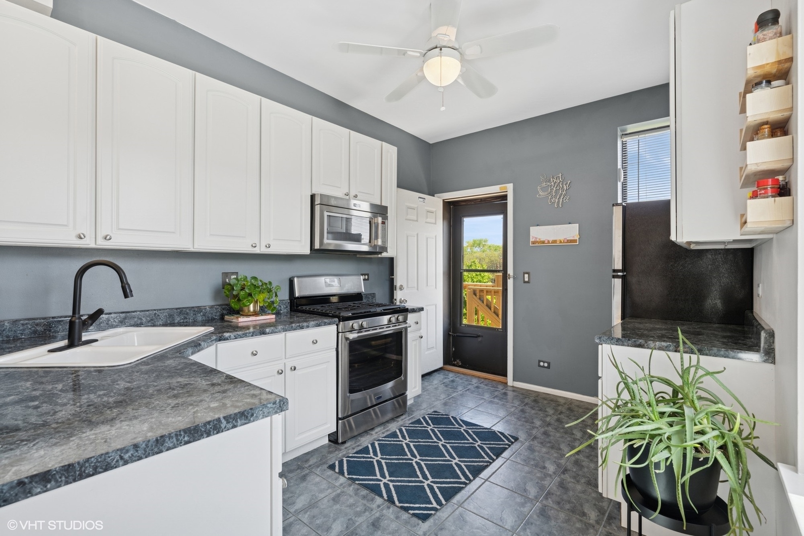 4817 N Fairfield Avenue Unit: 3