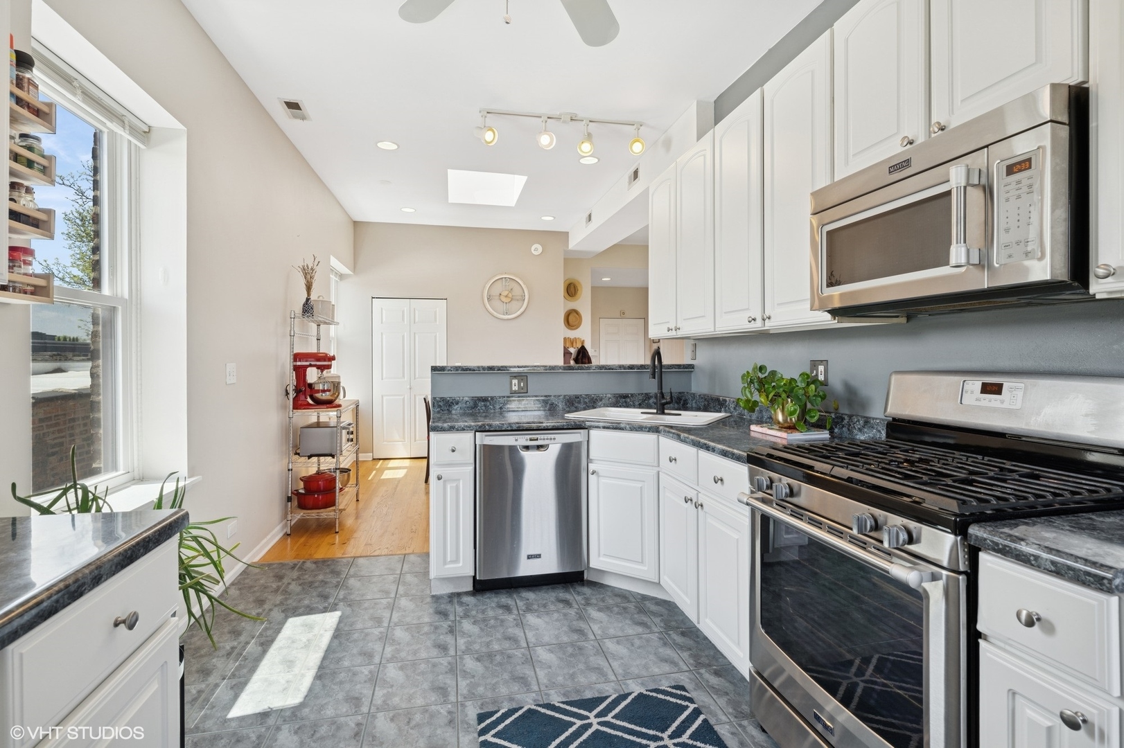 4817 N Fairfield Avenue Unit: 3