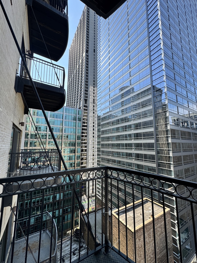 8 W Monroe Street Unit: 1409