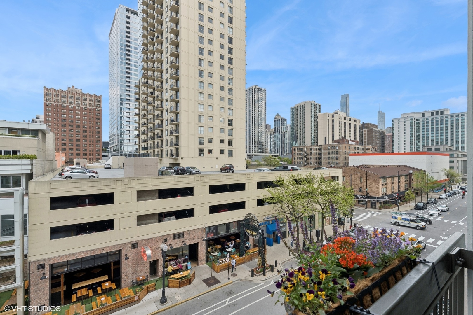 1212 N Wells Street Unit: 402