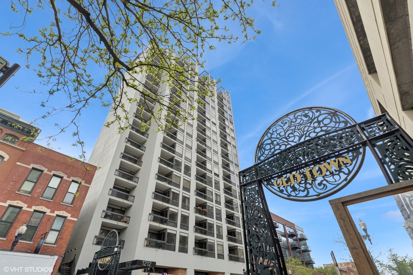 1212 N Wells Street Unit: 402