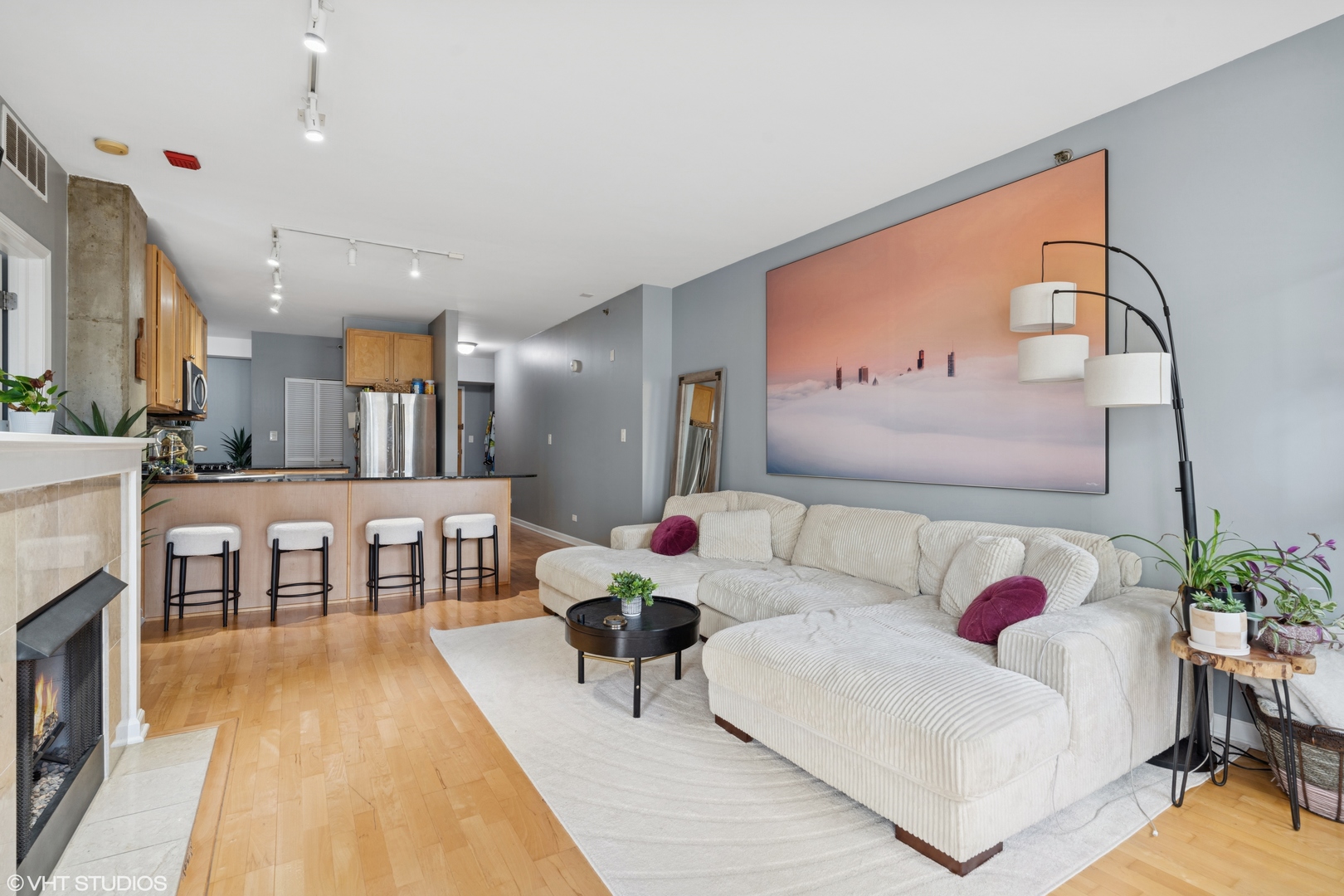 1212 N Wells Street Unit: 402