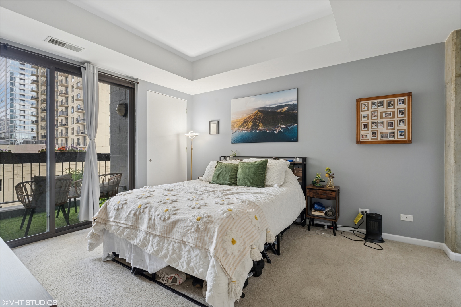 1212 N Wells Street Unit: 402