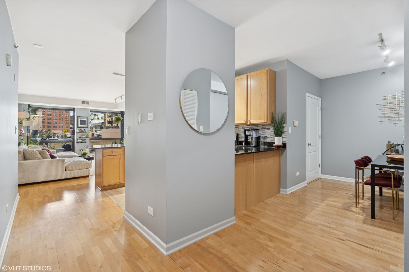 1212 N Wells Street Unit: 402