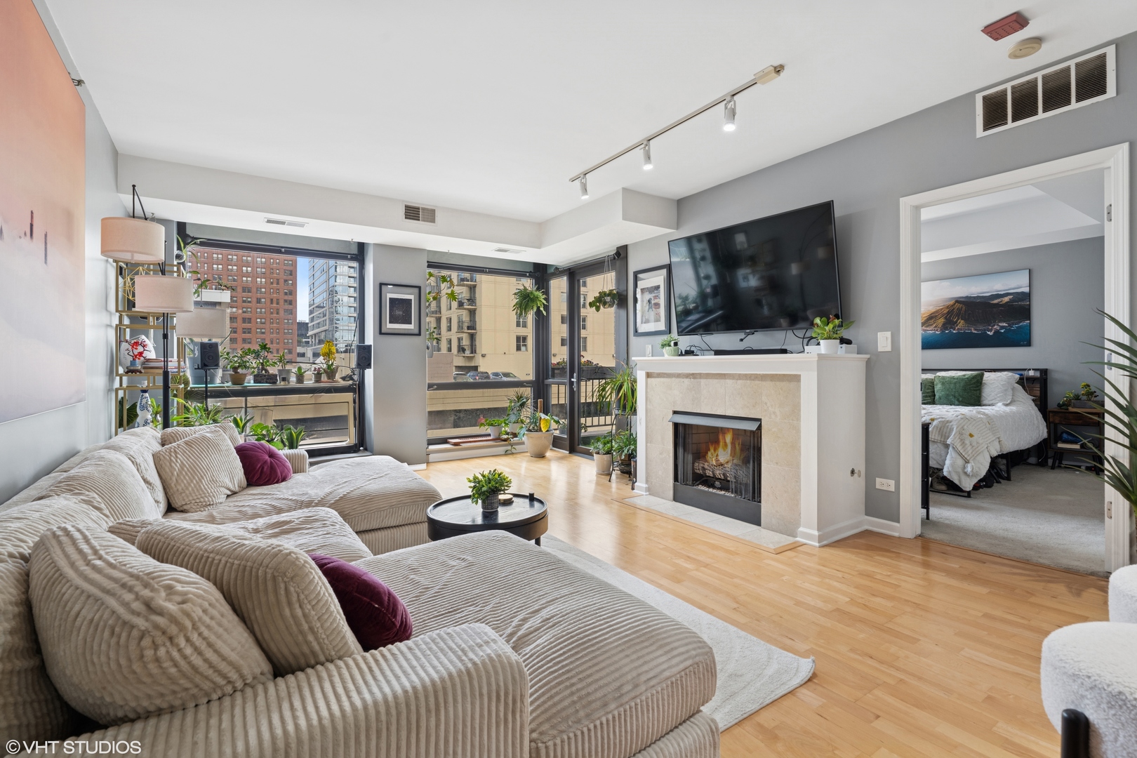 1212 N Wells Street Unit: 402