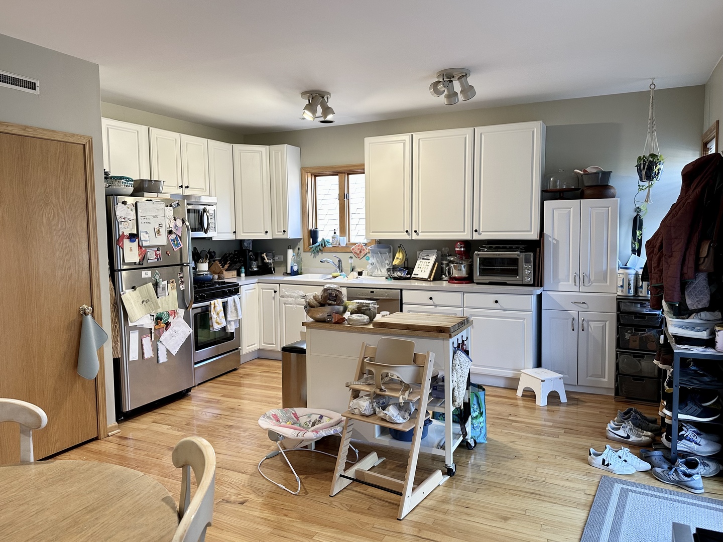 1463 N Leavitt Street Unit: 3