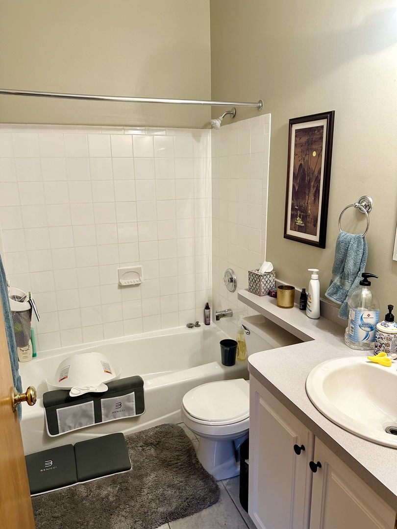 1463 N Leavitt Street Unit: 3