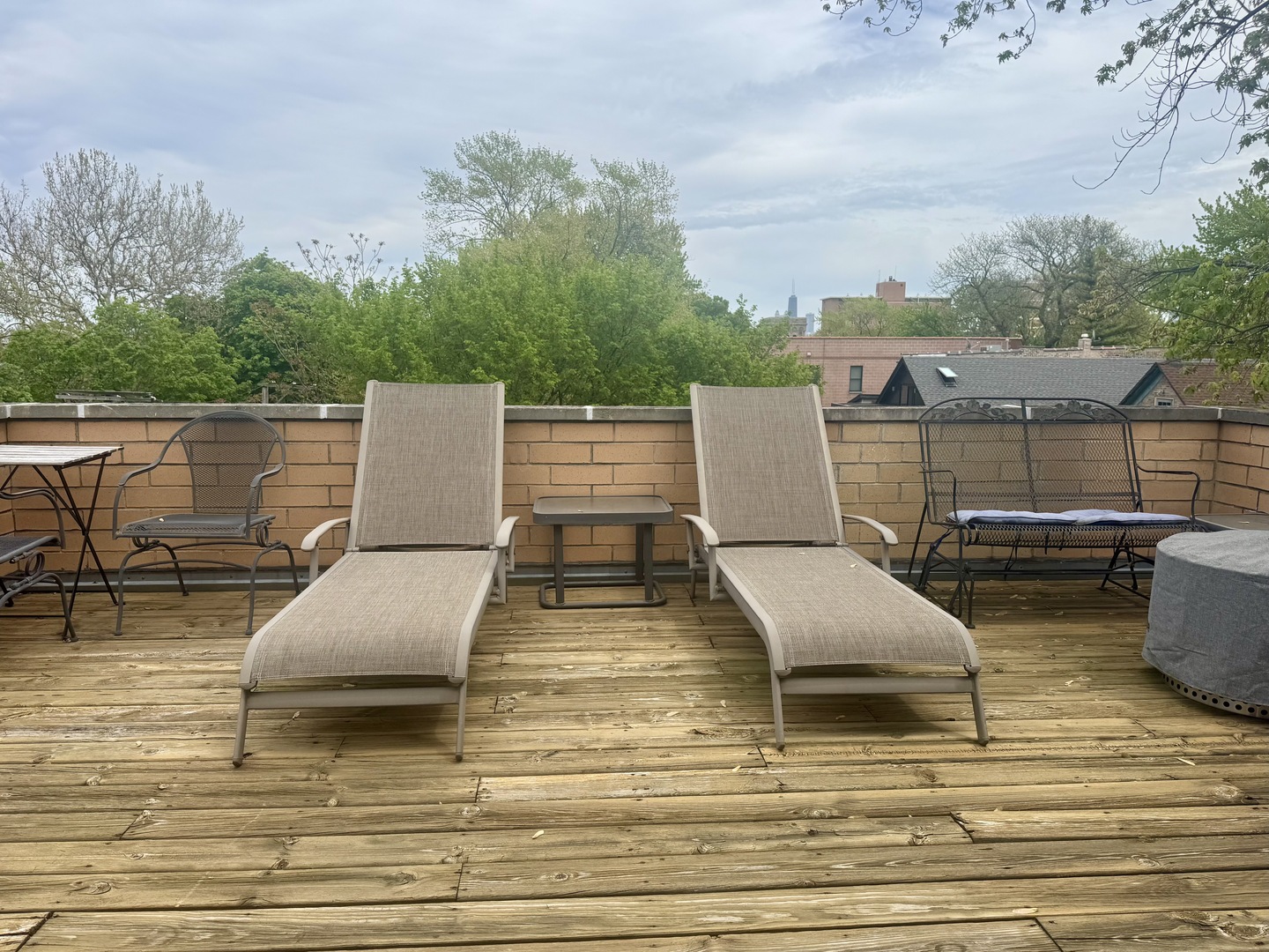 1463 N Leavitt Street Unit: 3