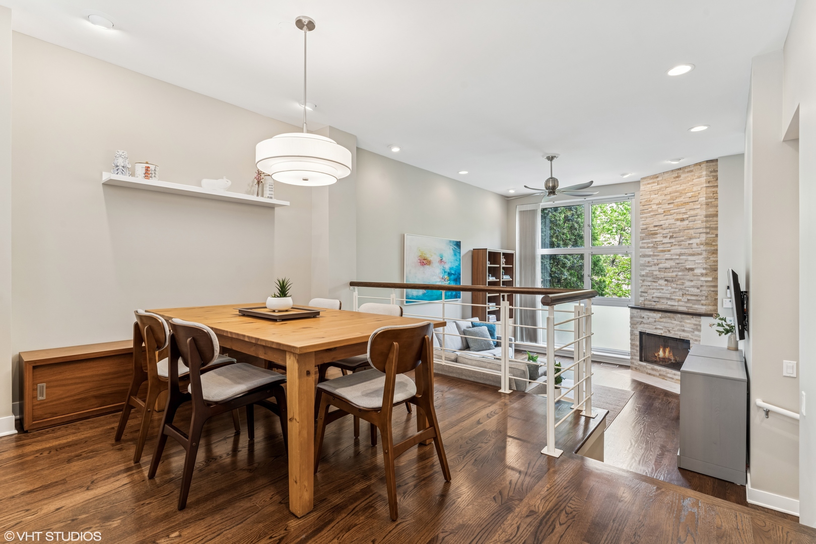 2147 W CHURCHILL Street