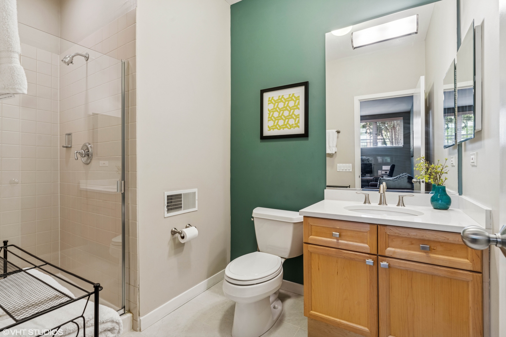 2147 W CHURCHILL Street