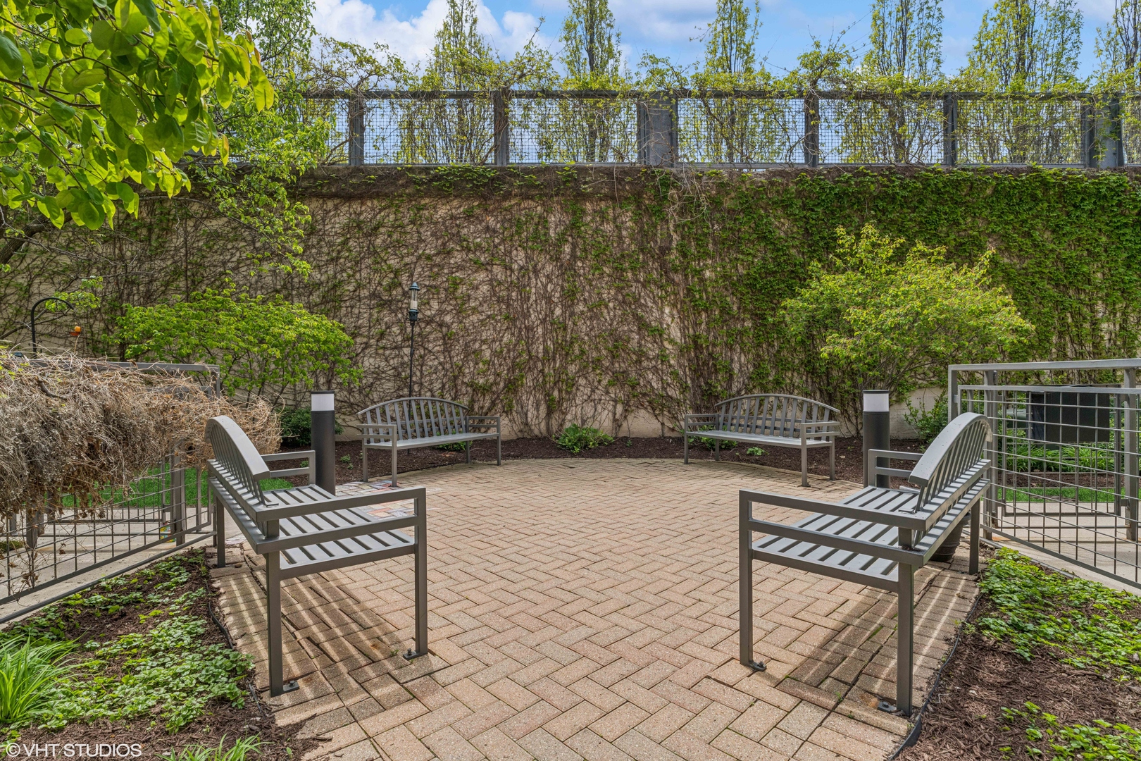 2147 W CHURCHILL Street