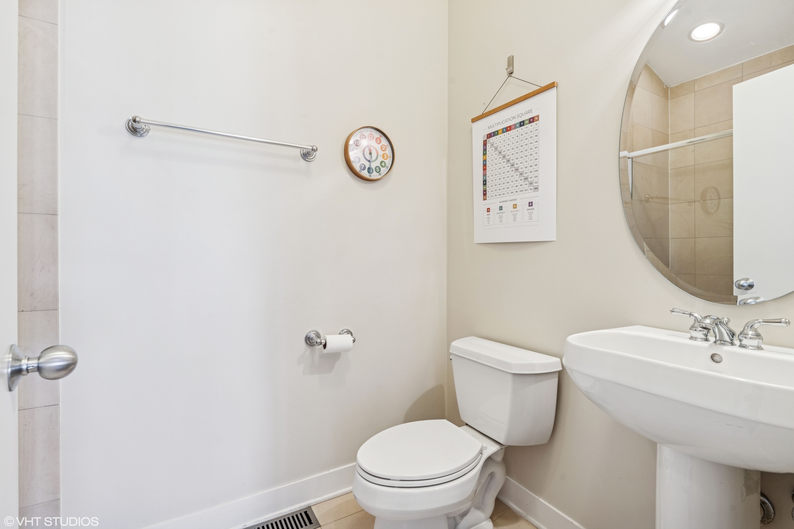 2147 W CHURCHILL Street