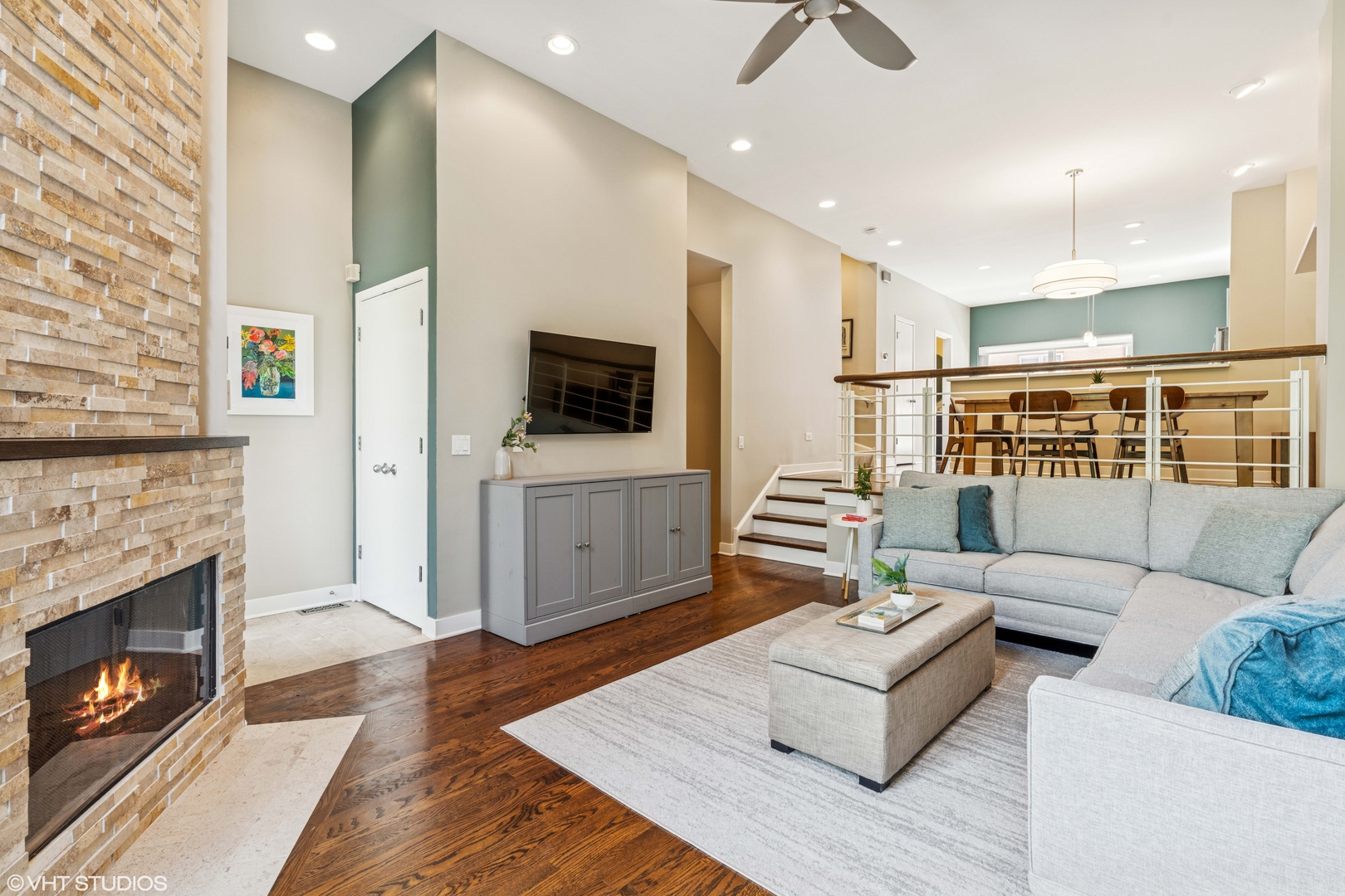 2147 W CHURCHILL Street