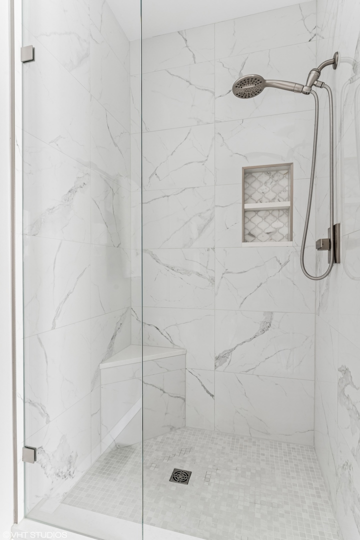 2147 W CHURCHILL Street