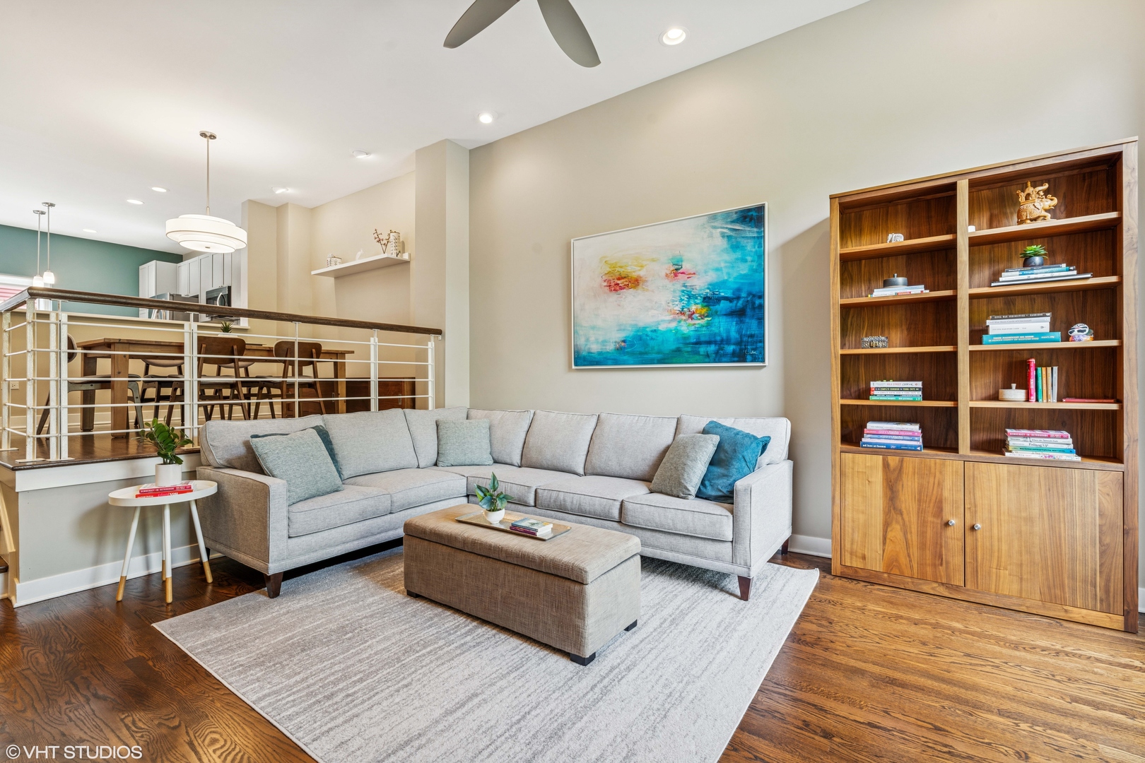 2147 W CHURCHILL Street