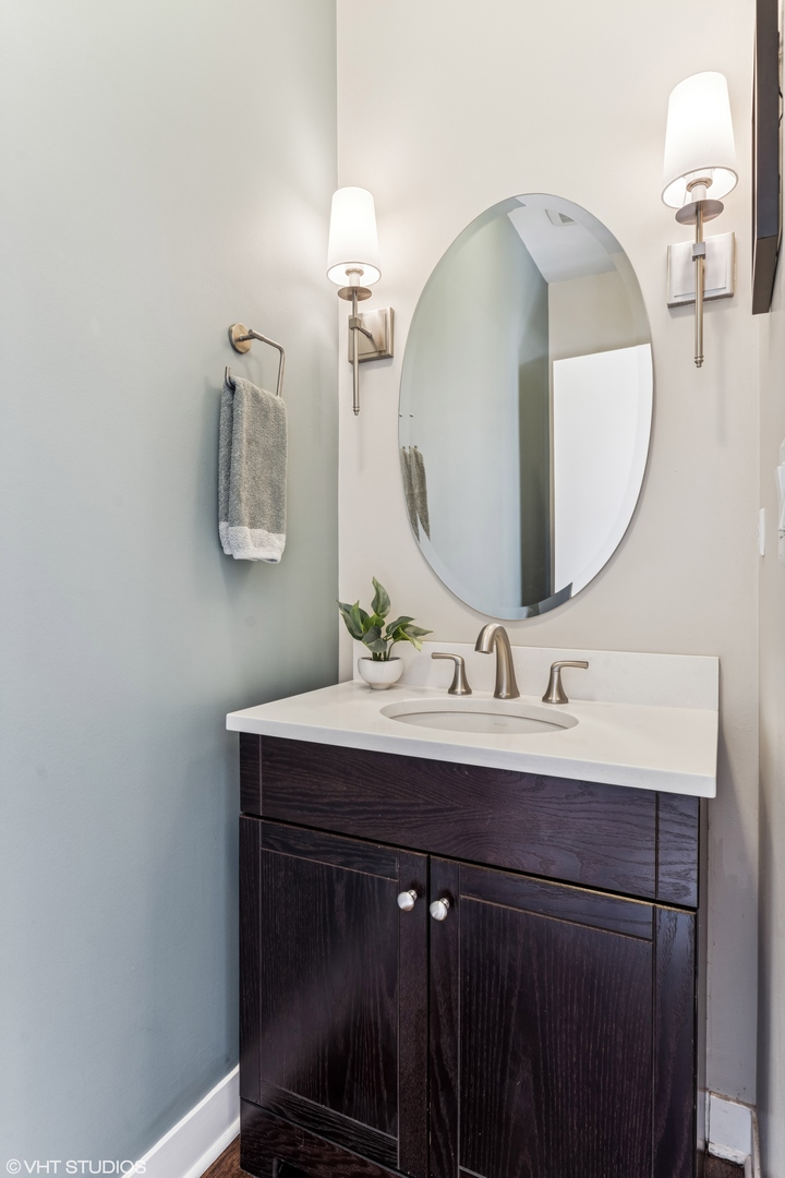 2147 W CHURCHILL Street